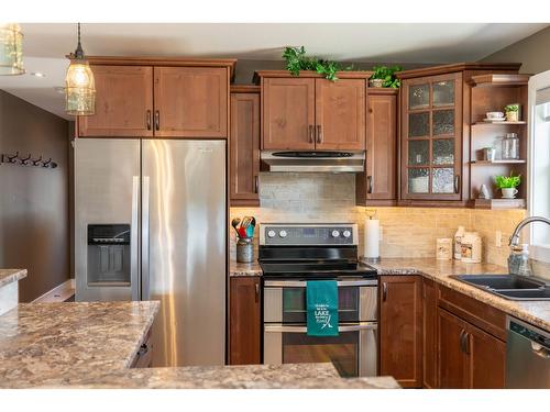 1617 Koocanusa Lake Drive, Lake Koocanusa, BC - Indoor Photo Showing Kitchen With Double Sink With Upgraded Kitchen