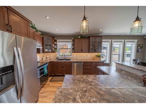 1617 Koocanusa Lake Drive, Lake Koocanusa, BC - Indoor Photo Showing Kitchen With Double Sink