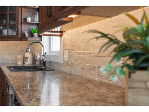 1617 Koocanusa Lake Drive, Lake Koocanusa, BC - Indoor Photo Showing Kitchen