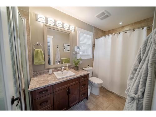 1617 Koocanusa Lake Drive, Lake Koocanusa, BC - Indoor Photo Showing Bathroom