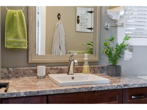 1617 Koocanusa Lake Drive, Lake Koocanusa, BC - Indoor Photo Showing Bathroom