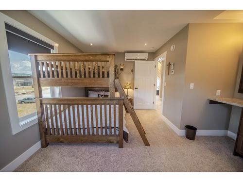 1617 Koocanusa Lake Drive, Lake Koocanusa, BC - Indoor Photo Showing Bedroom