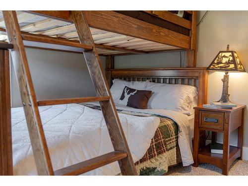 1617 Koocanusa Lake Drive, Lake Koocanusa, BC - Indoor Photo Showing Bedroom