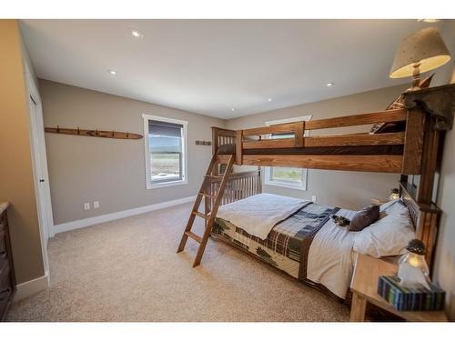 1617 Koocanusa Lake Drive, Lake Koocanusa, BC - Indoor Photo Showing Bedroom