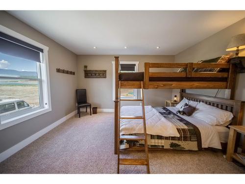 1617 Koocanusa Lake Drive, Lake Koocanusa, BC - Indoor Photo Showing Bedroom