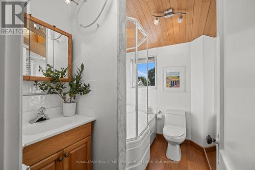 21 Lake Shore Drive, Toronto, ON - Indoor Photo Showing Bathroom