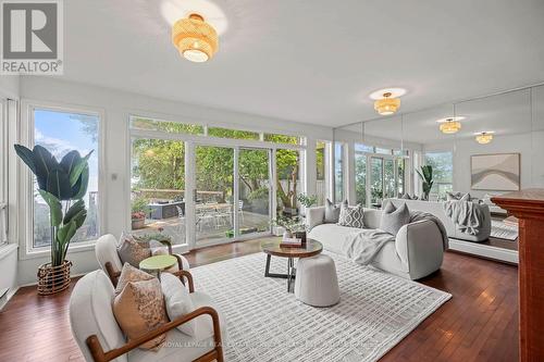 21 Lake Shore Drive, Toronto, ON - Indoor Photo Showing Living Room