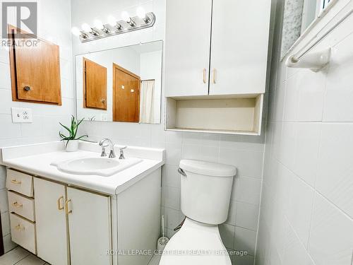 18 Vimy Avenue, Toronto, ON - Indoor Photo Showing Bathroom