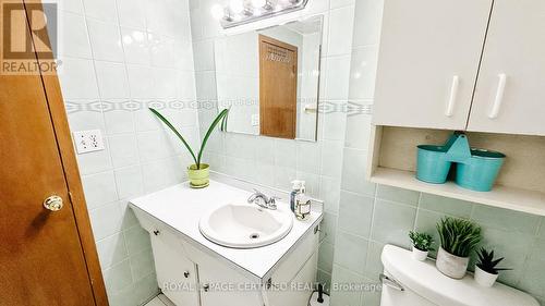 18 Vimy Avenue, Toronto, ON - Indoor Photo Showing Bathroom