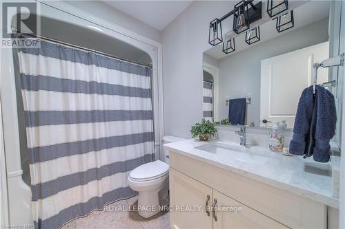 8871 Mcgarry Drive, Niagara Falls, ON - Indoor Photo Showing Bathroom