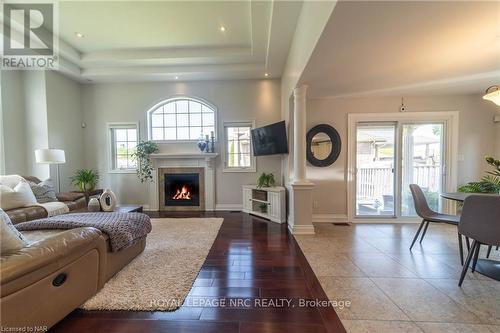 8871 Mcgarry Drive, Niagara Falls, ON - Indoor Photo Showing Living Room With Fireplace