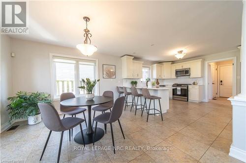 8871 Mcgarry Drive, Niagara Falls, ON - Indoor Photo Showing Dining Room