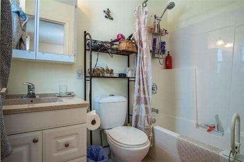 3755 Glover Avenue, Armstrong, BC - Indoor Photo Showing Bathroom