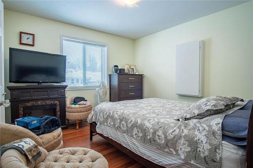 3755 Glover Avenue, Armstrong, BC - Indoor Photo Showing Bedroom