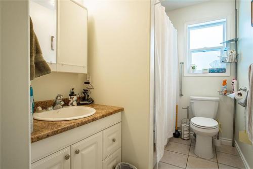 3755 Glover Avenue, Armstrong, BC - Indoor Photo Showing Bathroom