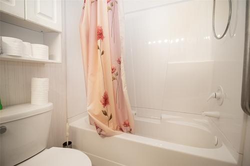 335-1665 Ufton Court, Kelowna, BC - Indoor Photo Showing Bathroom