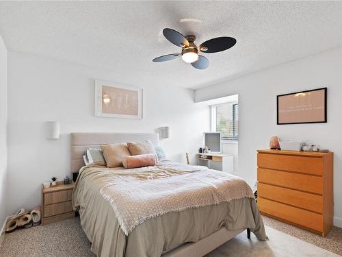 222-6711 Dover Rd, Nanaimo, BC - Indoor Photo Showing Bedroom