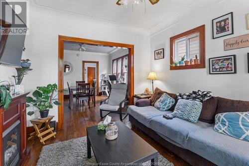 1157-59 Pierre Avenue, Windsor, ON - Indoor Photo Showing Living Room