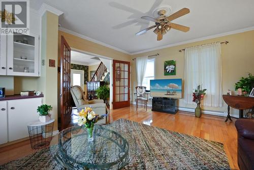 12 North Street, Kawartha Lakes, ON - Indoor Photo Showing Living Room