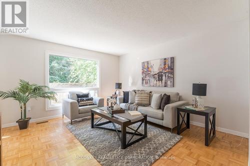 1368 Tudor Crescent, Peterborough, ON - Indoor Photo Showing Living Room