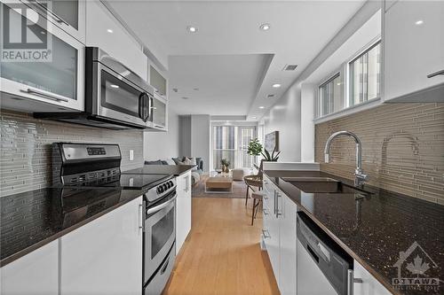 40 Nepean Street Unit#1401, Ottawa, ON - Indoor Photo Showing Kitchen With Stainless Steel Kitchen With Upgraded Kitchen