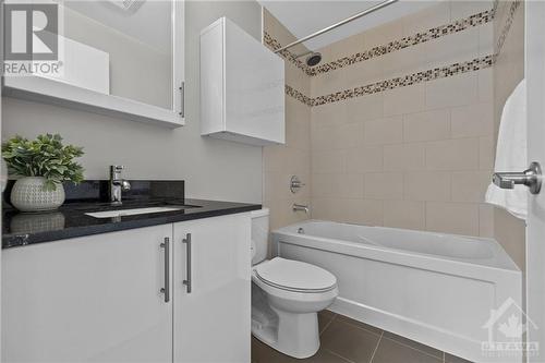 40 Nepean Street Unit#1401, Ottawa, ON - Indoor Photo Showing Bathroom