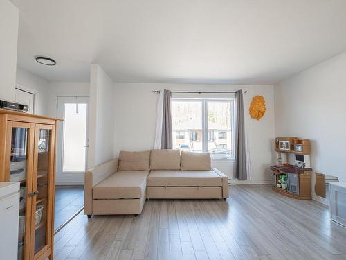 Living room - 819 Rue Richelieu, Saint-Roch-De-Richelieu, QC - Indoor Photo Showing Living Room