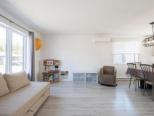 Living room - 819 Rue Richelieu, Saint-Roch-De-Richelieu, QC - Indoor Photo Showing Living Room