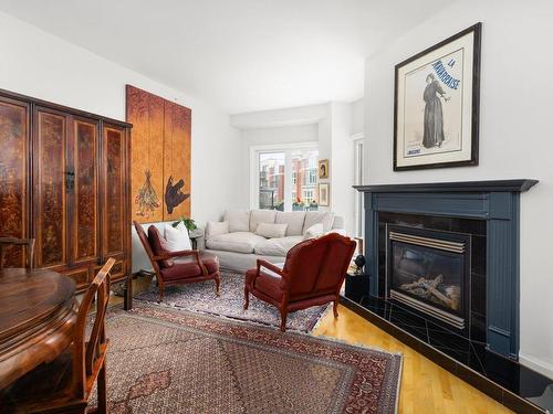 Living room - 205-285 Av. Laurier E., Montréal (Le Plateau-Mont-Royal), QC - Indoor Photo Showing Living Room With Fireplace