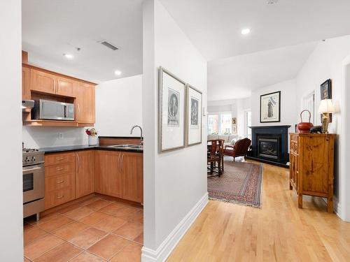 Kitchen - 205-285 Av. Laurier E., Montréal (Le Plateau-Mont-Royal), QC - Indoor Photo Showing Other Room With Fireplace