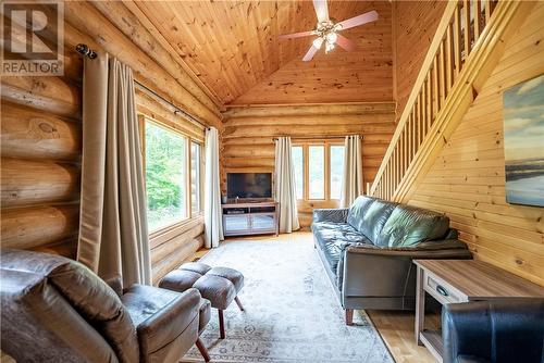 937 Indian Point Road, Evansville, ON - Indoor Photo Showing Living Room