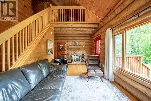 937 Indian Point Road, Evansville, ON - Indoor Photo Showing Living Room