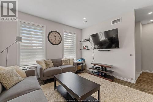 1155-57 Mcdougall, Windsor, ON - Indoor Photo Showing Living Room