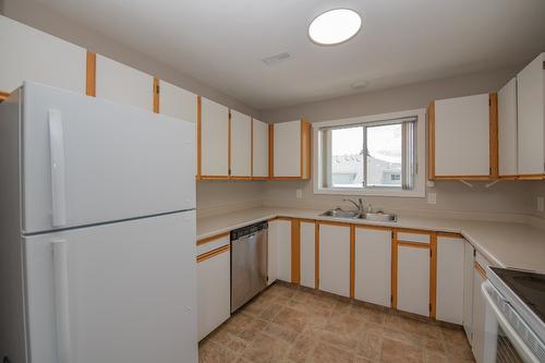 201-2806 35Th Street, Vernon, BC - Indoor Photo Showing Kitchen With Double Sink