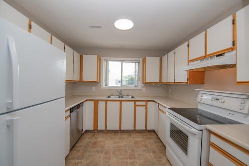 201-2806 35Th Street, Vernon, BC - Indoor Photo Showing Kitchen With Double Sink