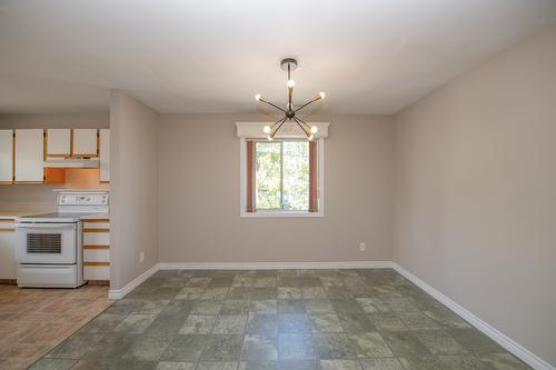 201-2806 35Th Street, Vernon, BC - Indoor Photo Showing Kitchen