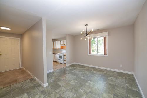 201-2806 35Th Street, Vernon, BC - Indoor Photo Showing Other Room