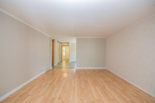 201-2806 35Th Street, Vernon, BC - Indoor Photo Showing Other Room