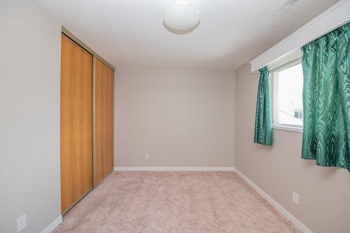 201-2806 35Th Street, Vernon, BC - Indoor Photo Showing Other Room