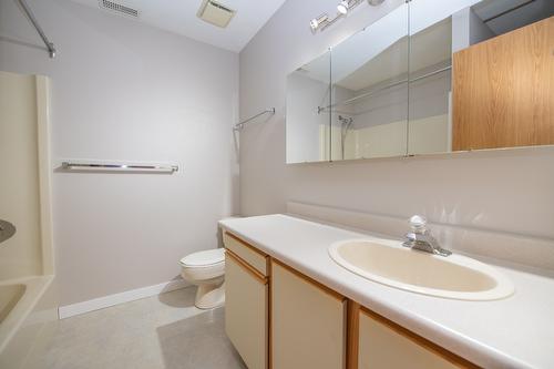 201-2806 35Th Street, Vernon, BC - Indoor Photo Showing Bathroom