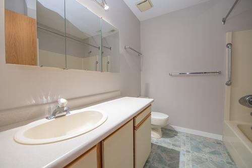 201-2806 35Th Street, Vernon, BC - Indoor Photo Showing Bathroom