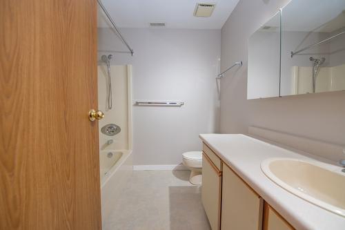 201-2806 35Th Street, Vernon, BC - Indoor Photo Showing Bathroom