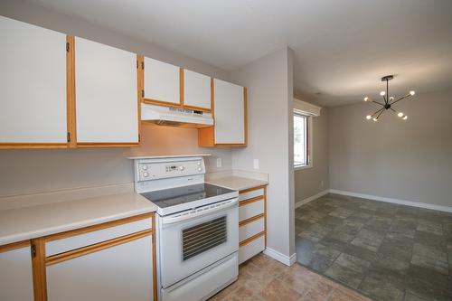 201-2806 35Th Street, Vernon, BC - Indoor Photo Showing Kitchen