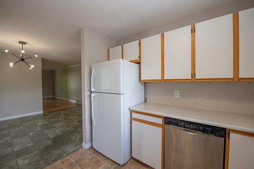 201-2806 35Th Street, Vernon, BC - Indoor Photo Showing Kitchen