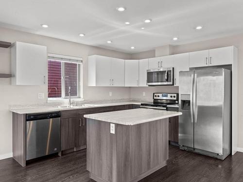 135-1850 Hugh Allan Drive, Kamloops, BC - Indoor Photo Showing Kitchen With Upgraded Kitchen