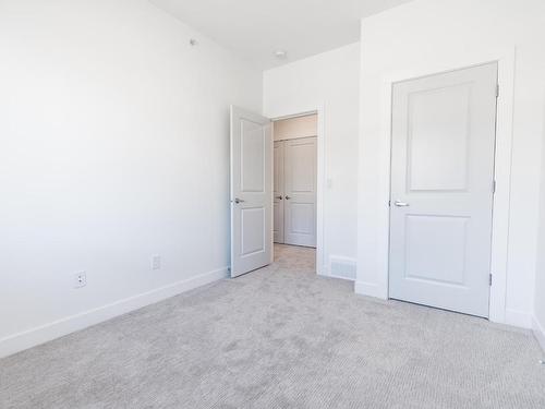 114-8960 Dallas Drive, Kamloops, BC - Indoor Photo Showing Other Room