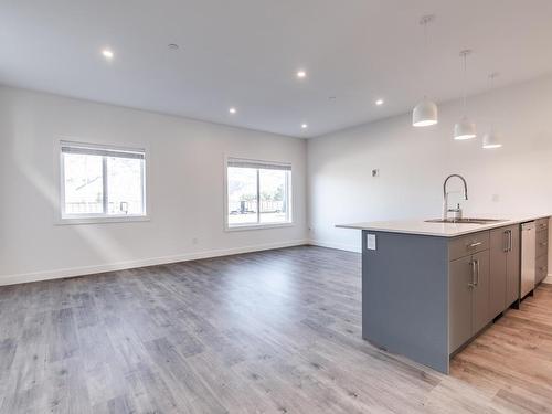 114-8960 Dallas Drive, Kamloops, BC - Indoor Photo Showing Kitchen