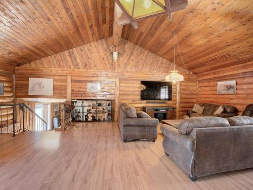 2141 Schamps Road, Kamloops, BC - Indoor Photo Showing Living Room