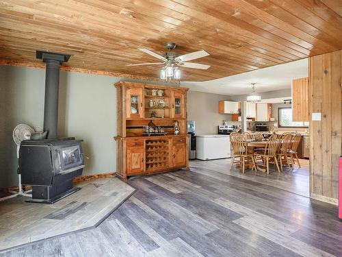 2141 Schamps Road, Kamloops, BC - Indoor