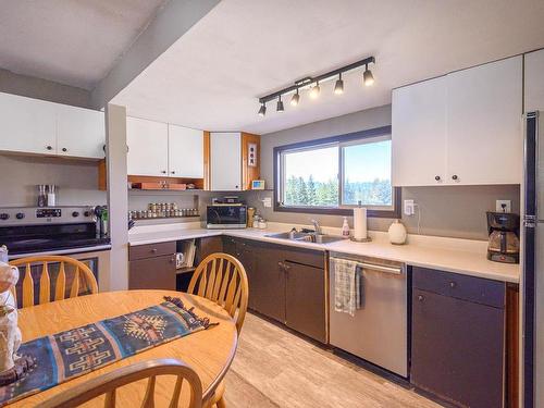 2141 Schamps Road, Kamloops, BC - Indoor Photo Showing Kitchen With Double Sink